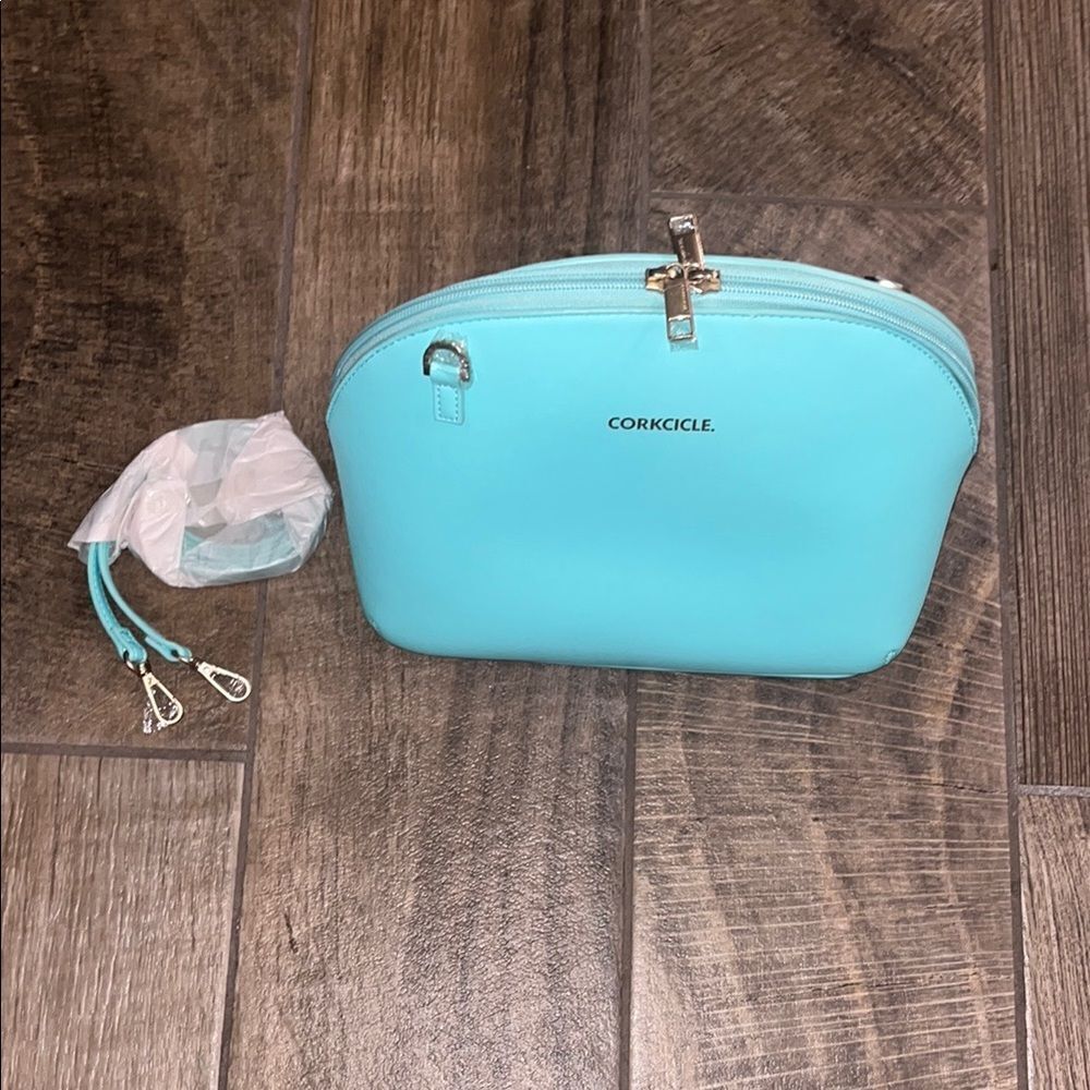 Nwt Corkcicle Lunch Adair crossbody Blue Bag, 12”x9”x 20”adjustable strap
